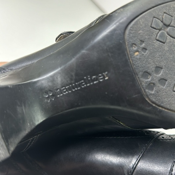 Naturalizer Black Leather ankle bootie shoe - Picture 8 of 11